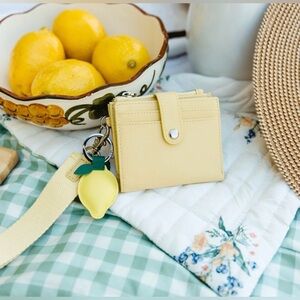 Andar The Charm - Lemon